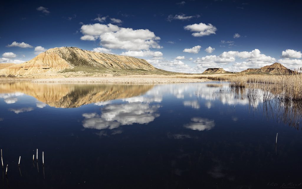 paysage lac desert de bardenas reales