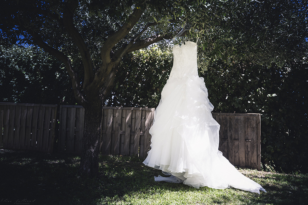 elise-julliard-photographe-lyon-rhone-alpes-mariage-wedding-amour-maries-provence-alpes-cote-dazur-seance-photo-preparatifs-antibes-nice-robe