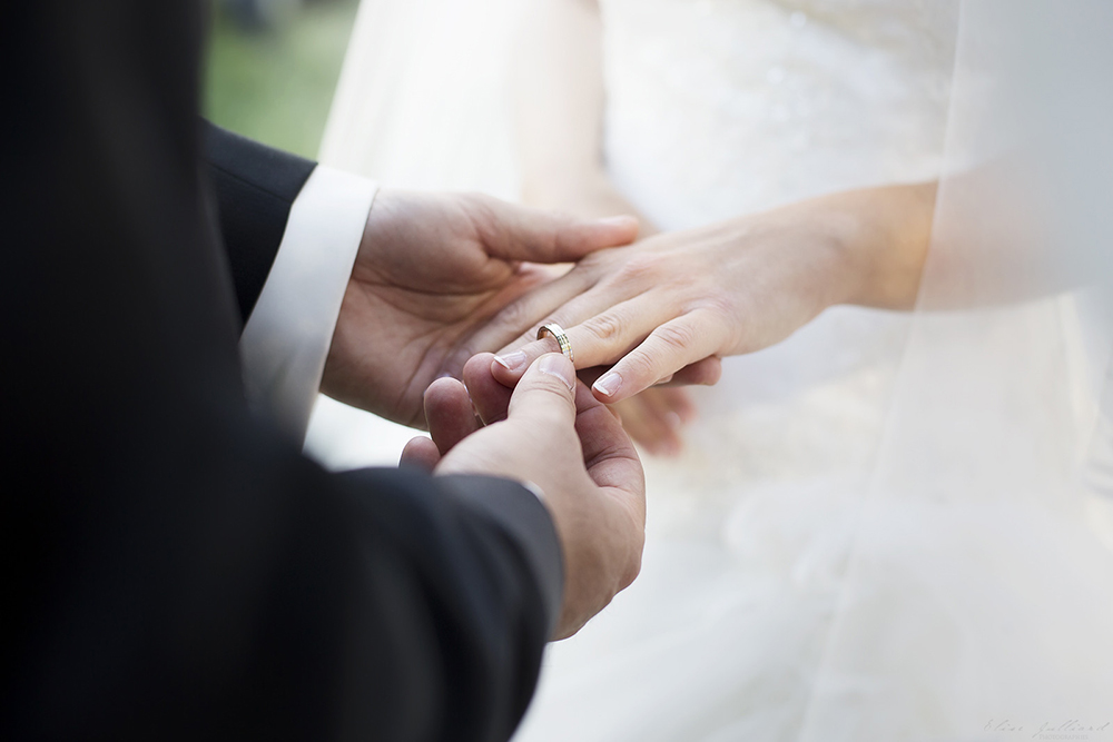 elise-julliard-photographe-lyon-rhone-alpes-mariage-wedding-amour-maries-provence-alpes-cote-dazur-seance-photo-echange-alliances-antibes-nice