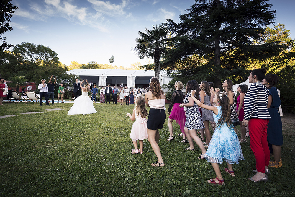 elise-julliard-photographe-lyon-rhone-alpes-mariage-wedding-amour-maries-provence-alpes-cote-dazur-seance-photo-invites-antibes-nice-bouquet