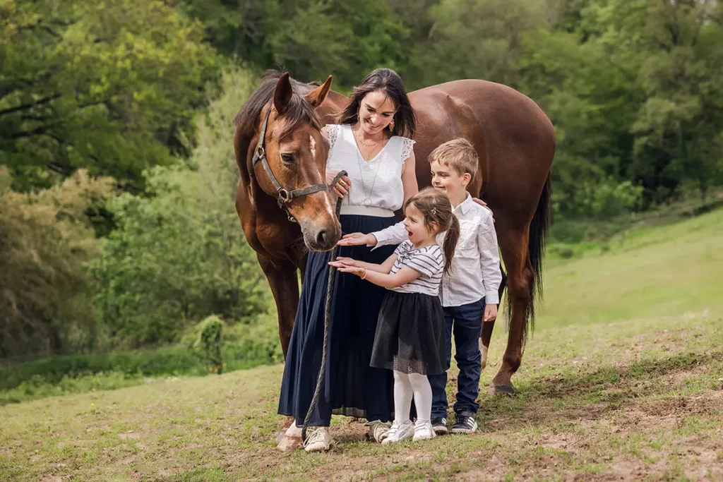 seance photo famille nature cheval avec les enfants